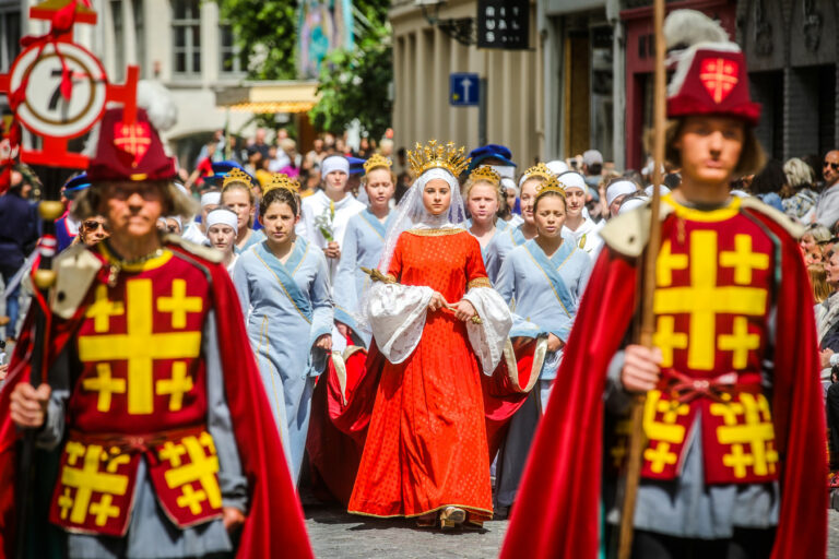 RoyalSwans_Guesthouse_Bruges_HolyBloodProcession_UnescoWorldHeritage